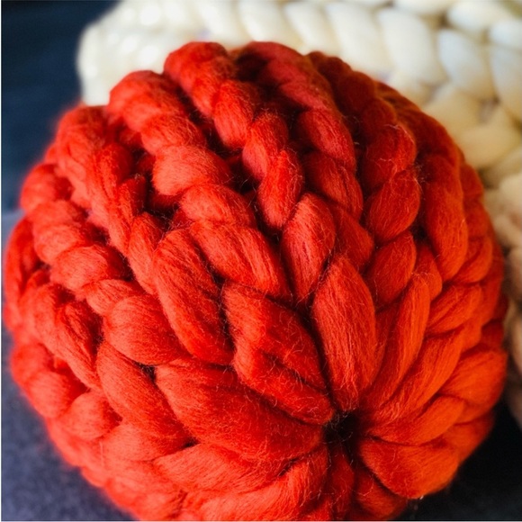 Handmade Jumbo Merino Wool Knit Accent Pillow - Picture 7 of 9